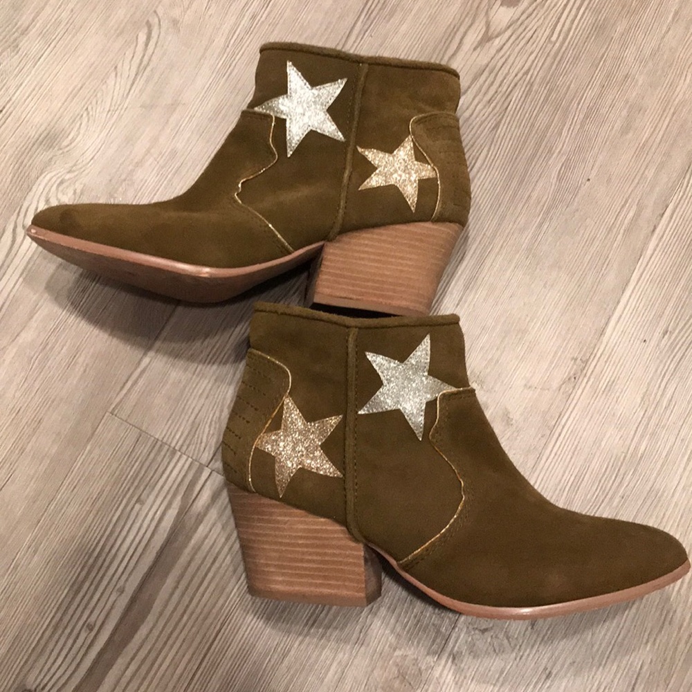 Moxy star booties